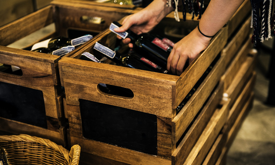 Unique Liquor Business: Last Mile Fulfillment Hub Minimum Income Guarantee $110k. Investment $75k 1 Unique Liquor Business: Last Mile Fulfillment Hub Minimum Income Guarantee $110k. Investment $75k 1