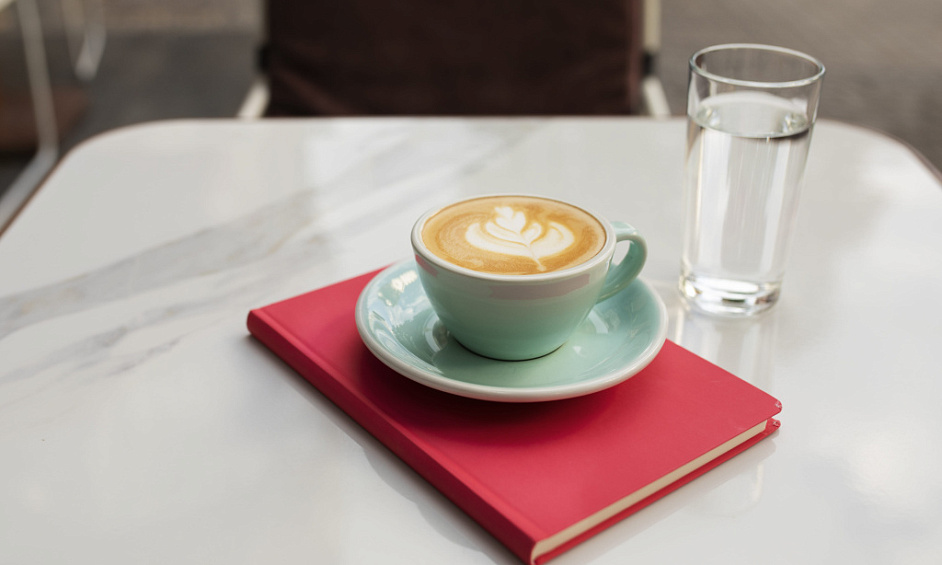 Charming Suburban Cafe in Hilton - Prime Location with Growth Potential 1