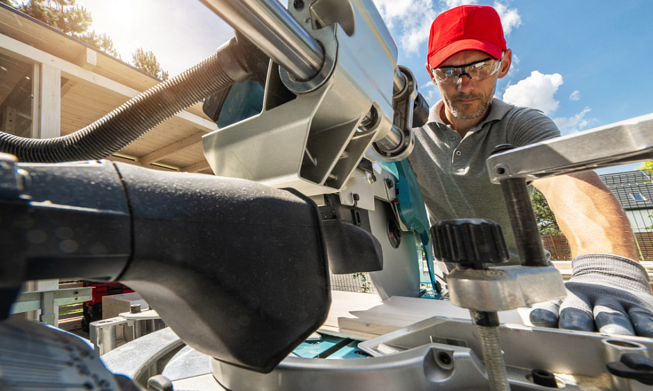 Air Conditioning and Refrigerator Maintenance and Repair Business with an integrated Helicopter Transport Business 1 Air Conditioning and Refrigerator Maintenance and Repair Business with an integrated Helicopter Transport Business 1