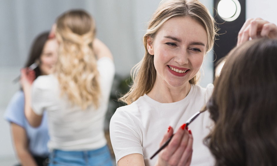 Thriving Beauty Salon - Bustling Coastal Location 1