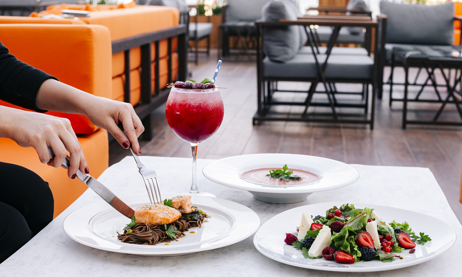 BACK ON THE MARKET! Red Rooster Helensvale, High turnover driv-thru location 1