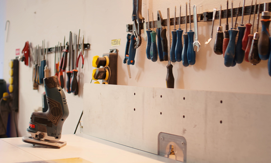 Established Retailer with High-Growth E-Commerce Platform 1