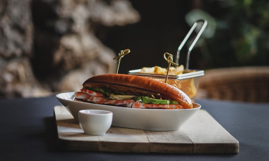 On the market! Subway Surfers Paradise, Remodelled, Ideal first store! 491 visa possible! 1