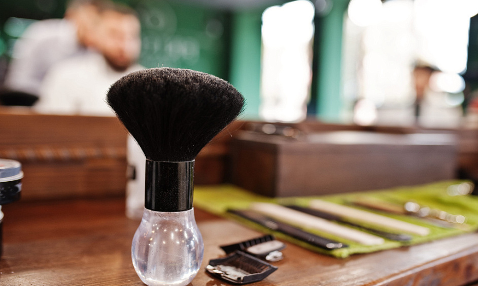 35639 Established Barber Shop - Loyal Clientele and Prime Location 1
