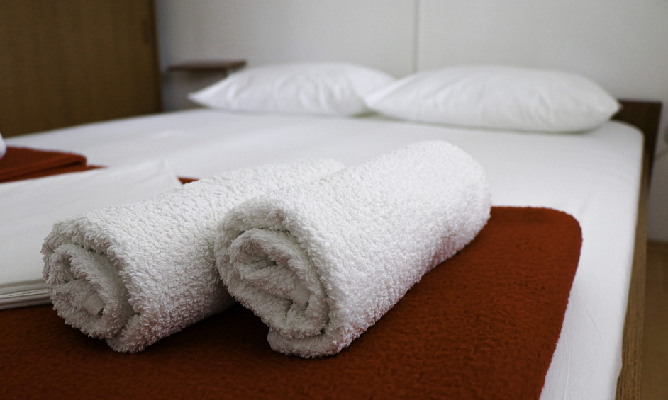 FREEHOLD - Golden Leaf Motel, Myrtleford VIC - 1P0584 1 FREEHOLD - Golden Leaf Motel, Myrtleford VIC - 1P0584 1