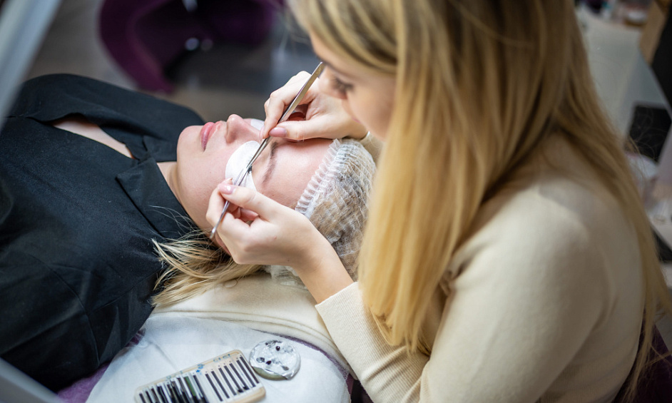 Established 9-Year Brows & Lashes Salon Inside High-Traffic Shopping Centre 1