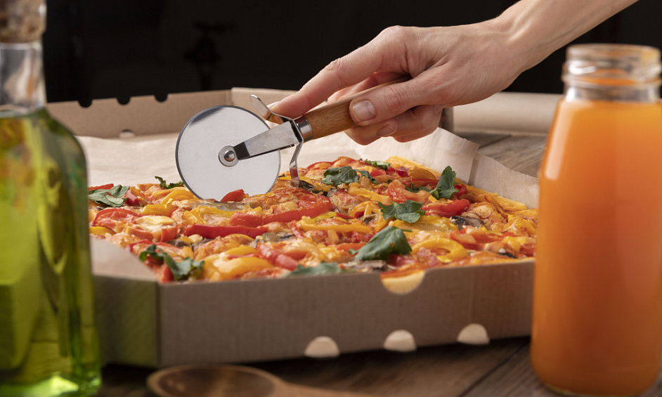 PIzza Store - Highly Profitable Prime Location - Booming City Edge Location 1