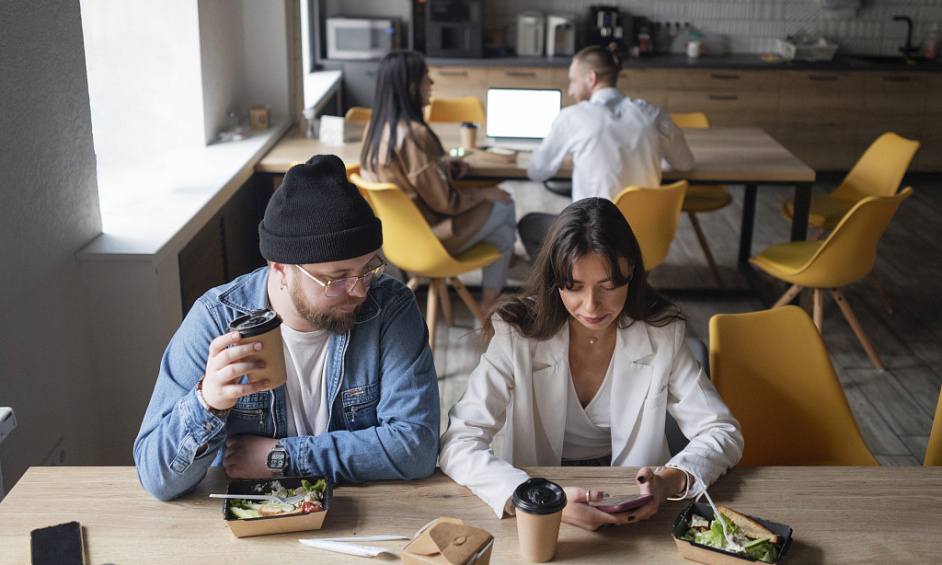 Exceptional Cafe in Busy Food Court 1